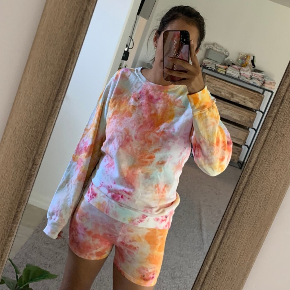 Tie dye sweatshirt. Matching pants listed separately